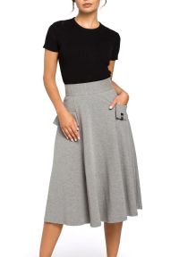 Sukienki.shop - Spódnica rozkloszowana z wysokim stanem i kieszeniami szara. Okazja: na co dzień, do pracy. Stan: podwyższony. Kolor: szary. Materiał: dzianina, bawełna. Styl: casual #3