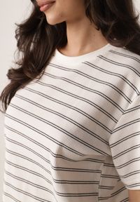 Born2be - Biało-Czarny Bawełniany T-shirt w Poziome Paski Rive. Okazja: do pracy, na co dzień. Kolor: czarny. Materiał: bawełna. Długość: krótkie. Wzór: paski. Styl: klasyczny, casual #6