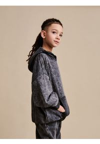Reserved - Bluza oversize z efektem sprania - ciemnoszary. Kolor: szary. Materiał: dzianina, bawełna