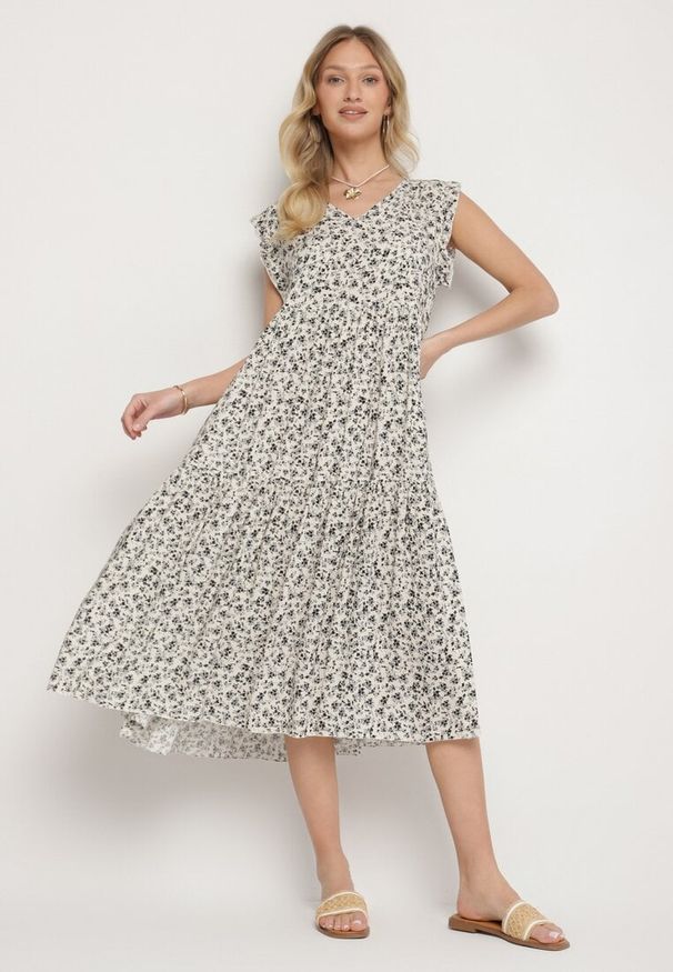 Born2be - Beżowo-Granatowa Bawełniana Sukienka o Rozkloszowanym Kroju z Falbanami i Dekoltem w Serek Ifforine. Okazja: na co dzień. Typ kołnierza: dekolt w serek. Kolor: beżowy. Materiał: bawełna. Styl: casual, elegancki