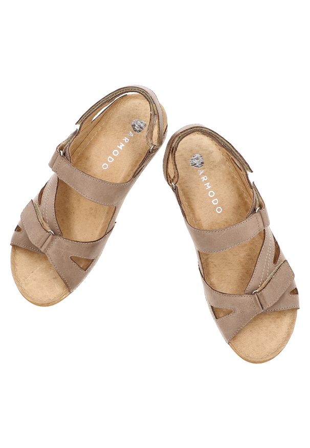 Beżowe Sandały Armodo Wygodne Obuwie Damskie Zapinane Na Rzep. Okazja: na co dzień. Zapięcie: rzepy. Kolor: beżowy. Materiał: skóra. Styl: casual, elegancki, klasyczny