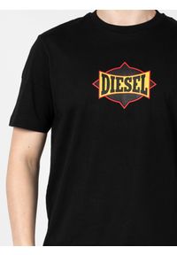 Diesel T-Shirt "T-Just" | A03843-0HAYU-9XX | Mężczyzna | Czarny. Okazja: na co dzień. Kolor: czarny. Materiał: bawełna. Wzór: nadruk. Styl: casual #5