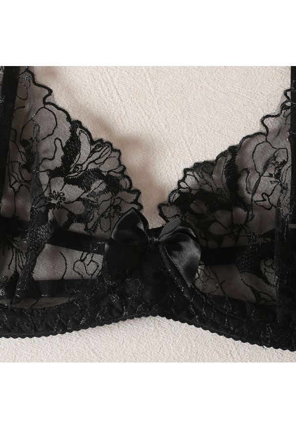 Intica - Komplet haftowanej bielizny na specjalne okazje Pelagheia. Kolor: czarny. Materiał: materiał, tkanina. Wzór: haft