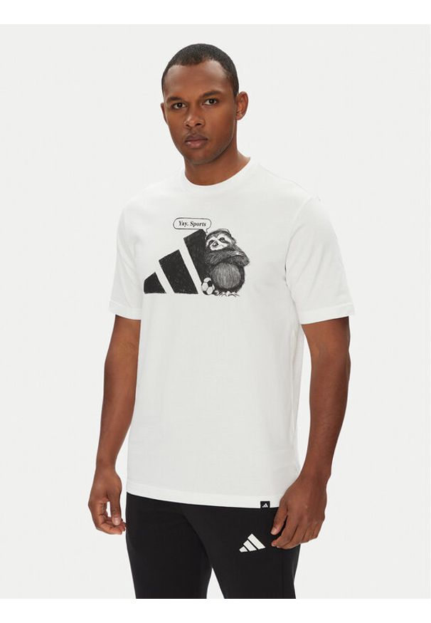 Adidas - adidas T-Shirt Yay Sports Graphic JL9256 Biały Regular Fit. Kolor: biały. Materiał: bawełna