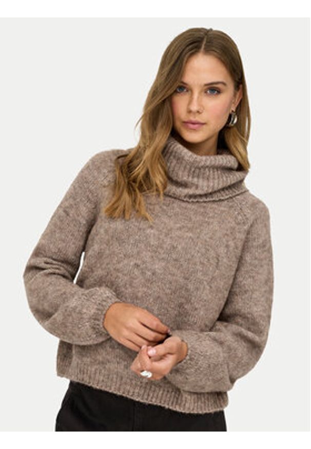 only - ONLY Golf Gila 15358571 Brązowy Regular Fit. Typ kołnierza: golf. Kolor: brązowy. Materiał: syntetyk