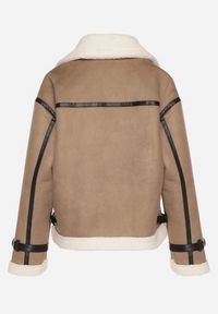 Born2be - Ciemnobeżowa Kurtka Ramoneska Biker z Futerkiem i Paskami z Klamrami Mandrie. Okazja: na spacer, na co dzień. Kolor: beżowy. Materiał: futro. Wzór: aplikacja. Styl: casual, elegancki, klasyczny #4