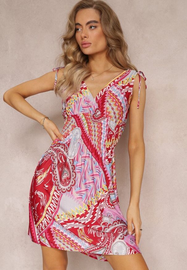 Renee - Czerwona Sukienka Mini z Cienkimi Gumkami w Pasie i Ściągaczem na Ramionach Kixele. Okazja: na co dzień. Kolor: czerwony. Styl: casual. Długość: mini