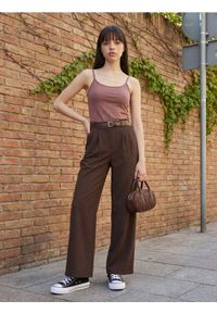 Sinsay - Koszulka na ramiączkach - brązowy. Kolor: brązowy. Długość rękawa: na ramiączkach #1