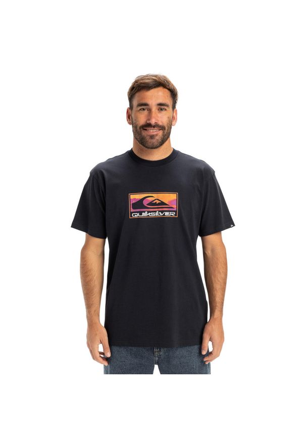 Quiksilver - Koszulka z krótkim rękawem dla Mężczyzn EV GRADIENT BOX Czarny. Kolor: niebieski. Materiał: materiał, bawełna. Długość rękawa: krótki rękaw. Długość: krótkie. Wzór: gradientowy