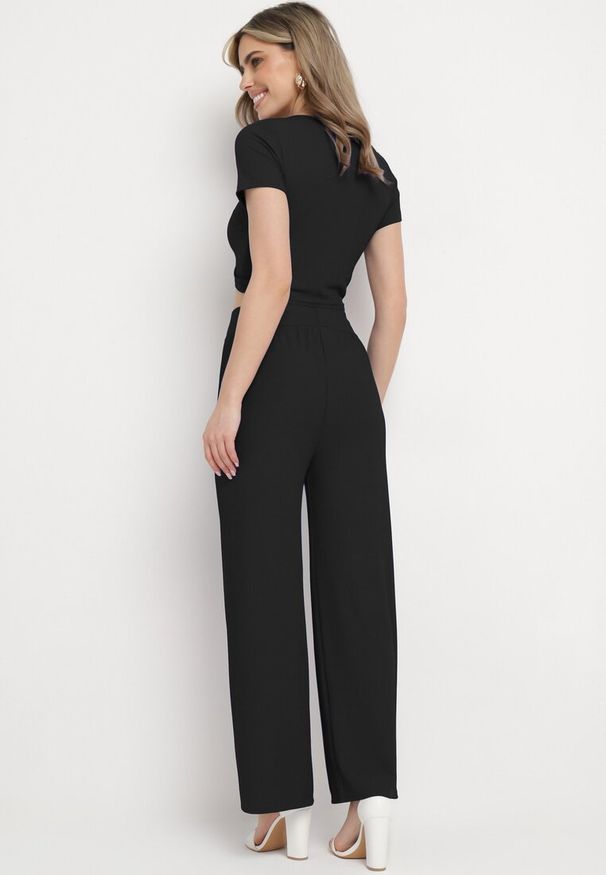 Born2be - Czarny Komplet Top ze Ściągaczem Spodnie z Szerokimi Nogawkami i Gumką w Pasie Rolana. Kolor: czarny. Materiał: bawełna