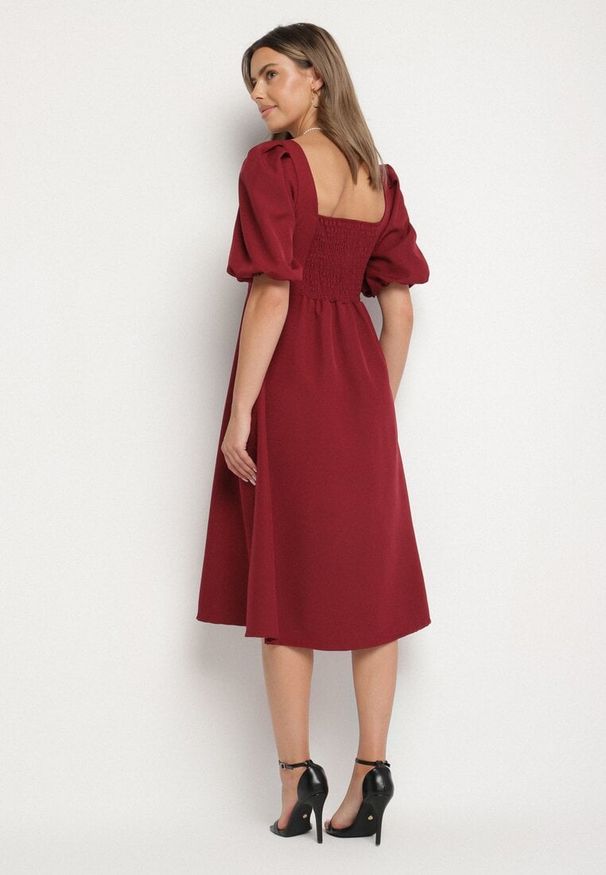 Born2be - Bordowa Sukienka o Rozkloszowanym Kroju z Bufiastymi Rękawami Melisseia. Kolor: czerwony. Styl: klasyczny
