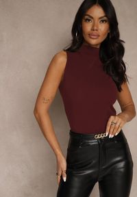 Renee - Bordowy Dopasowany Top z Bawełny z Półgolfem Unellesa. Kolor: czerwony. Materiał: bawełna #1