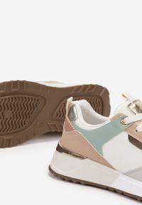 Renee - Biało-Zielone Sneakersy z Błyszczącymi Wstawkami Resata. Nosek buta: okrągły. Zapięcie: sznurówki. Kolor: biały. Materiał: materiał. Obcas: na obcasie. Wysokość obcasa: niski #2