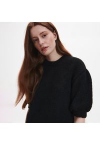 Reserved - Sweter z bufkami - Czarny. Kolor: czarny #1