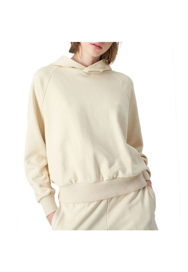 Bluza Champion Eco-Friendly Organic Cotton Hoodie 116215-YS015 - beżowa. Okazja: na co dzień, na spacer. Typ kołnierza: kaptur. Kolor: beżowy. Materiał: poliester, bawełna, materiał. Wzór: aplikacja. Styl: klasyczny, casual. Sport: turystyka piesza