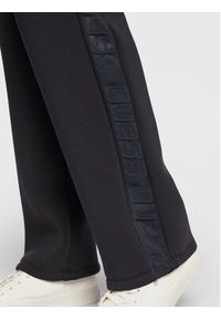 Guess Spodnie dresowe V3RB21 K7UW2 Granatowy Regular Fit. Kolor: niebieski. Materiał: wiskoza #5