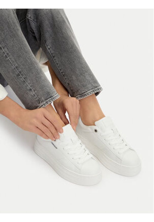 Guess Jeans Sneakersy WBEO-GSJ0917 Biały. Kolor: biały. Materiał: skóra