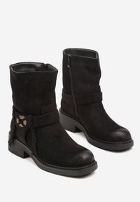 Renee - Czarne Botki Bikery z Guzikiem i Sznurkami Alissarie. Okazja: na co dzień. Kolor: czarny. Materiał: skóra. Styl: casual