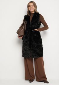 Born2be - Czarna Futrzana Kamizelka z Wiązanym Paskiem i Ozdobnymi Przeszyciami Raetila. Okazja: na co dzień, na spotkanie biznesowe, do pracy. Typ kołnierza: golf. Kolor: czarny. Materiał: futro. Wzór: aplikacja. Styl: casual, biznesowy, elegancki #5