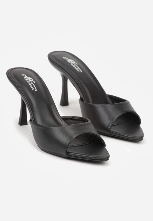 Renee - Czarne Klapki na Szpilce ze Szpiczastym Odkrytym Noskiem Sewnila. Nosek buta: szpiczasty. Kolor: czarny. Materiał: jeans, koronka. Obcas: na szpilce. Styl: elegancki, wizytowy