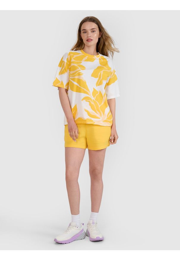 4f - 4F T-shirt oversize z nadrukiem damski - multikolor S. Okazja: na co dzień. Kolor: wielokolorowy. Materiał: jersey, tkanina, dzianina, bawełna, materiał. Długość rękawa: krótki rękaw. Długość: krótkie. Wzór: nadruk. Styl: sportowy, klasyczny, casual