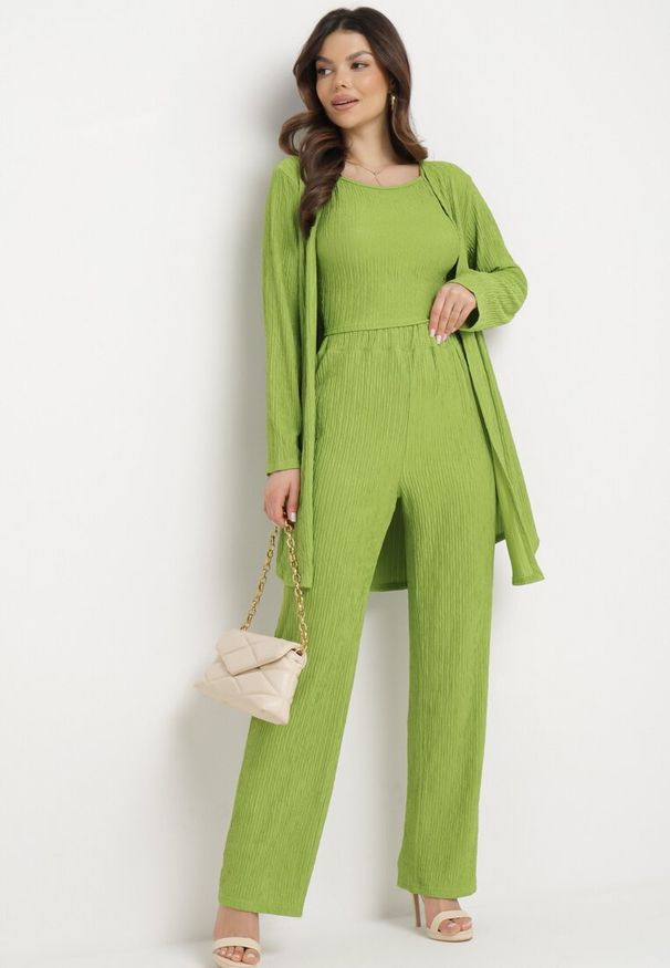 Born2be - Jasnozielony Komplet z Prążkowanego Materiału Koszula Top i Szerokie Spodnie Ratels. Kolor: zielony. Materiał: prążkowany, materiał
