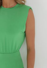 Born2be - Zielona Sukienka Allemand. Kolor: zielony. Materiał: dzianina. Długość rękawa: bez rękawów. Wzór: gładki, aplikacja. Styl: klasyczny. Długość: mini