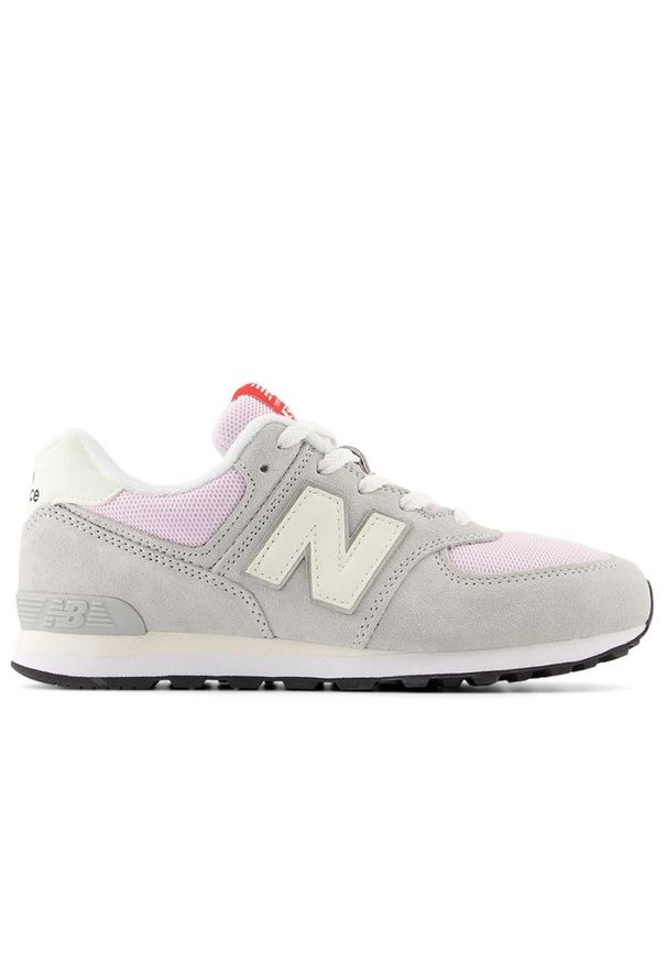 Buty New Balance GC574GNK - szare. Okazja: na co dzień, na uczelnię. Kolor: szary. Materiał: materiał, guma, syntetyk. Szerokość cholewki: normalna. Model: New Balance 574. Sport: turystyka piesza