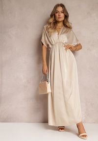 Renee - Jasnobeżowa Sukienka Satynowa Cythora. Typ kołnierza: dekolt w serek. Kolor: beżowy. Materiał: satyna. Długość rękawa: krótki rękaw. Styl: elegancki. Długość: maxi #5