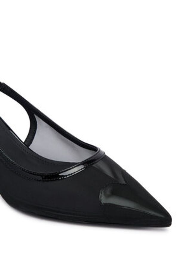Love Moschino - LOVE MOSCHINO Czółenka JA10526G0OIQ900B Czarny. Kolor: czarny. Materiał: skóra