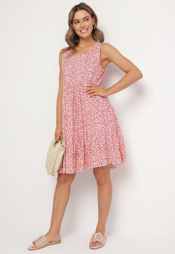 Born2be - Różowa Bawełniana Sukienka Bez Rękawów w Kolorowe Plamki Nattelle. Okazja: na co dzień. Kolor: różowy. Materiał: bawełna. Długość rękawa: bez rękawów. Wzór: kolorowy. Styl: elegancki, klasyczny, casual