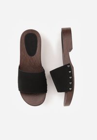 Renee - Czarne Klapki z Nitami po Bokach Xerxathan. Okazja: na co dzień. Kolor: czarny. Styl: casual #3