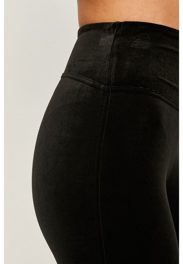 Spanx - Legginsy. Kolor: czarny. Materiał: dzianina, materiał