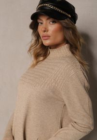 Renee - Jasnobeżowy Sweter Półgolf z Bawełną i Kieszenią z Przodu Emittes. Okazja: na randkę, na co dzień. Kolor: beżowy. Materiał: bawełna. Długość rękawa: długi rękaw. Długość: długie. Styl: klasyczny, casual, elegancki