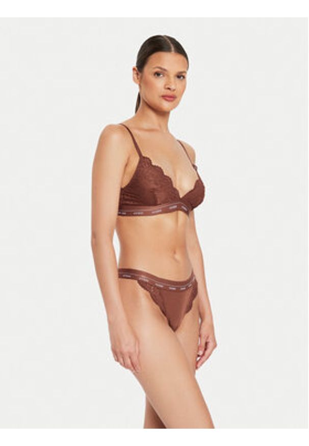 Guess Stringi Jane O4YE00 PZ01C Brązowy. Kolor: brązowy. Materiał: syntetyk