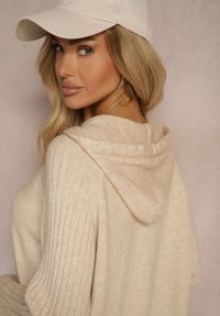 Renee - Beżowy Sweter z Wiskozą i Kaszmirem oraz z Kapturem Nerolin. Okazja: na co dzień, na spacer. Typ kołnierza: kaptur. Kolor: beżowy. Materiał: wiskoza, kaszmir. Styl: casual, elegancki