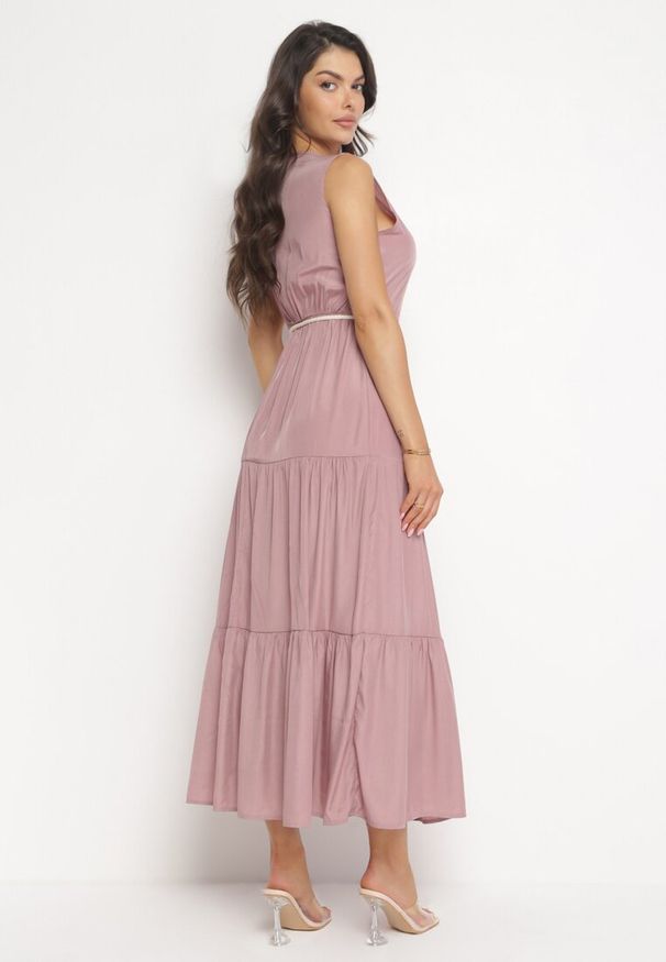 Born2be - Różowa Rozkloszowana Sukienka Maxi z Plecionym Sznurkiem w Talii Ralica. Typ kołnierza: kołnierz z falbankami. Kolor: różowy. Długość: maxi