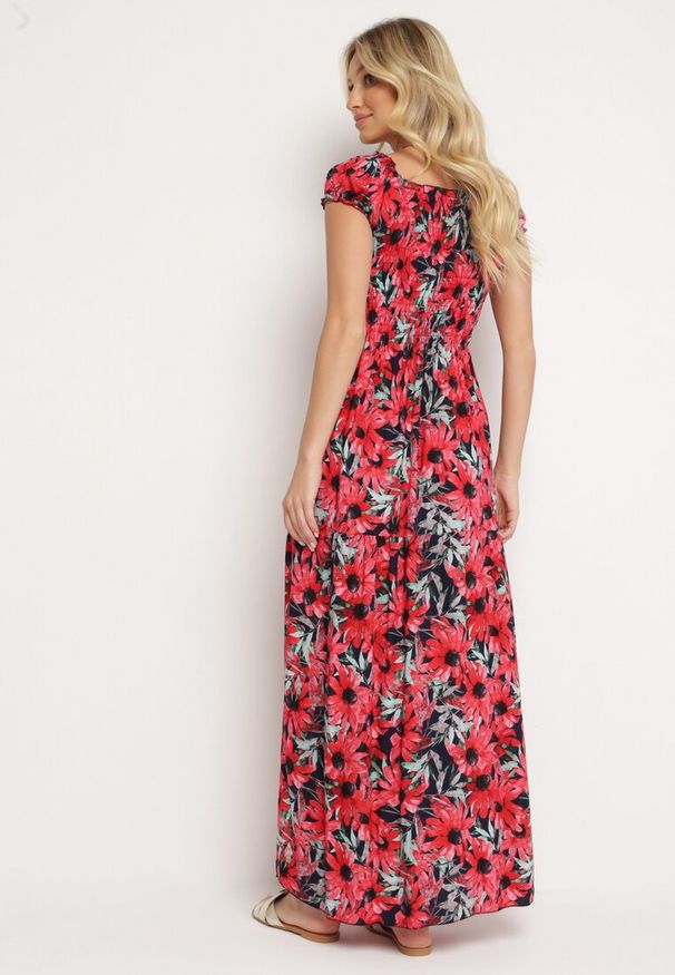 Born2be - Granatowo-Czerwona Wiskozowa Sukienka Hiszpanka w Kwiaty o Rozkloszowanym Kroju Uasteria. Okazja: na imprezę, na randkę, na co dzień. Typ kołnierza: dekolt hiszpanka. Kolor: niebieski. Materiał: wiskoza. Wzór: kwiaty. Sezon: lato. Typ sukienki: rozkloszowane. Styl: casual