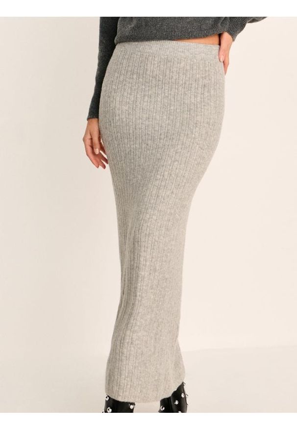 Sinsay - Prążkowana spódnica maxi z domieszką wełny - szary. Kolor: szary. Materiał: prążkowany, wełna