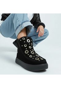 Hot Potatoes by Gioseppo - Czarne Śniegowce Gioseppo Ocieplane Obuwie Damskie. Kolor: czarny. Materiał: welur. Wzór: aplikacja. Sezon: zima #1