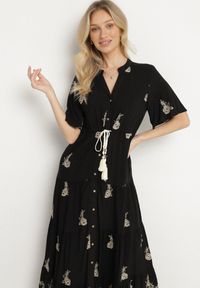 Born2be - Czarna Wiskozowa Sukienka Boho o Rozkloszowanym Kroju z Haftem i Wiązaniem Lilvanis. Okazja: na co dzień. Typ kołnierza: dekolt w serek. Kolor: czarny. Materiał: wiskoza. Długość rękawa: krótki rękaw. Wzór: haft. Styl: boho #2
