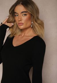 Renee - Czarny Sweter z Wiskozą Ozdobiony Aplikacjami przy Rękawach Sonirita. Okazja: na co dzień, na spotkanie biznesowe. Kolor: czarny. Materiał: wiskoza. Wzór: aplikacja. Styl: biznesowy, casual #3
