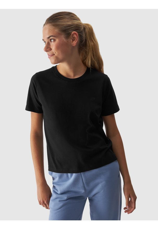 4f - 4F T-shirt regular gładki damski - czarny M. Okazja: na co dzień. Kolor: czarny. Materiał: bawełna, materiał, dzianina, jersey, skóra. Długość rękawa: krótki rękaw. Długość: krótkie. Wzór: gładki. Sezon: lato. Styl: klasyczny, casual, sportowy
