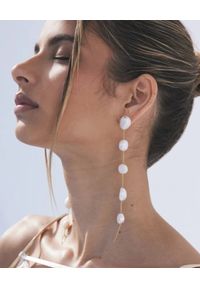 CULT GAIA - Wiszące kolczyki z perłami. Materiał: złote. Kolor: biały. Kamień szlachetny: perła #4