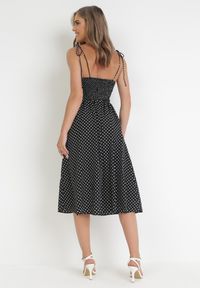 Born2be - Czarna Sukienka Midi w Kropki na Ramiączkach Ionttis. Kolor: czarny. Materiał: tkanina. Długość rękawa: na ramiączkach. Wzór: kropki. Długość: midi #4