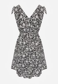 Renee - Czarno-Biała Sukienka Bawełniana na Grubych Ramiączkach z Gumką w Pasie Zapinana na Guziki Tessri. Okazja: na co dzień, na randkę. Kolor: czarny. Materiał: bawełna. Długość rękawa: na ramiączkach. Wzór: kwiaty. Sezon: lato. Typ sukienki: proste. Styl: casual, elegancki, wakacyjny #6