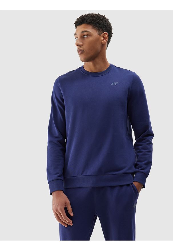 4f - 4F Bluza dresowa nierozpinana bez kaptura męska - granatowa XXL. Okazja: na co dzień. Typ kołnierza: bez kaptura. Kolor: niebieski. Materiał: dresówka. Wzór: gładki, ze splotem. Styl: casual, klasyczny, sportowy