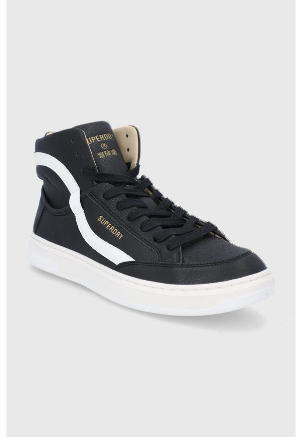 Superdry Buty kolor czarny. Nosek buta: okrągły. Zapięcie: sznurówki. Kolor: czarny. Materiał: guma. Szerokość cholewki: normalna. Obcas: na obcasie. Wysokość obcasa: niski