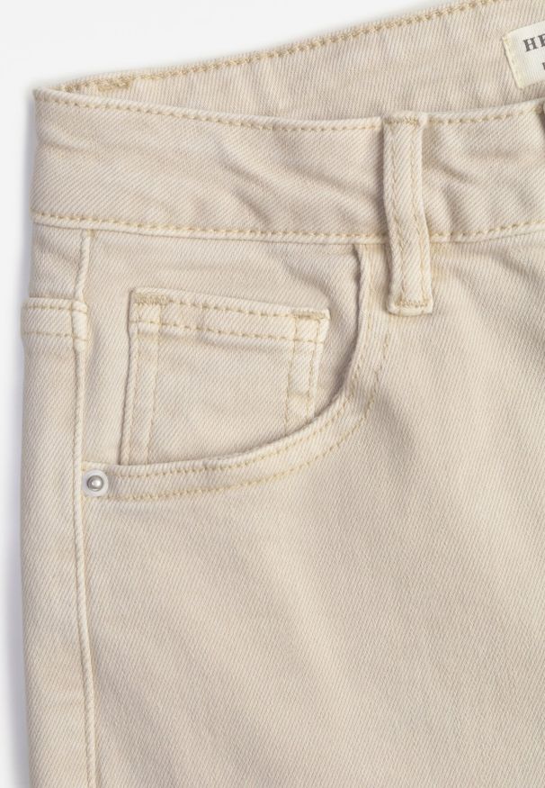 Born2be - Jasnobeżowe Bawełniane Jeansy o Klasycznym Kroju Nallinda. Okazja: na co dzień. Stan: podwyższony. Kolor: beżowy. Styl: klasyczny