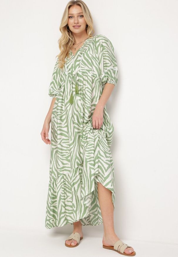 Born2be - Jasnozielona Sukienka z Bawełny i Wiskozy w Abstrakcyjne Paski ze Sznurkiem w Talii Navarae. Okazja: na co dzień. Kolor: zielony. Materiał: bawełna, wiskoza. Wzór: paski. Typ sukienki: proste. Styl: wizytowy, casual
